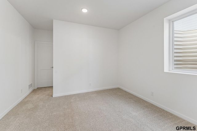 5540 N 213 Avenue, Elkhorn, NE 68022