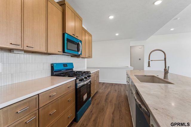 5540 N 213 Avenue, Elkhorn, NE 68022