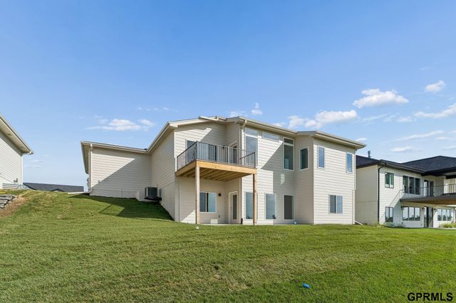 5540 N 213 Avenue, Elkhorn, NE 68022