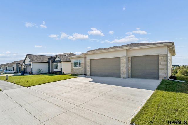 5540 N 213 Avenue, Elkhorn, NE 68022