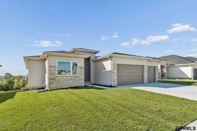 5540 N 213 Avenue, Elkhorn, NE 68022