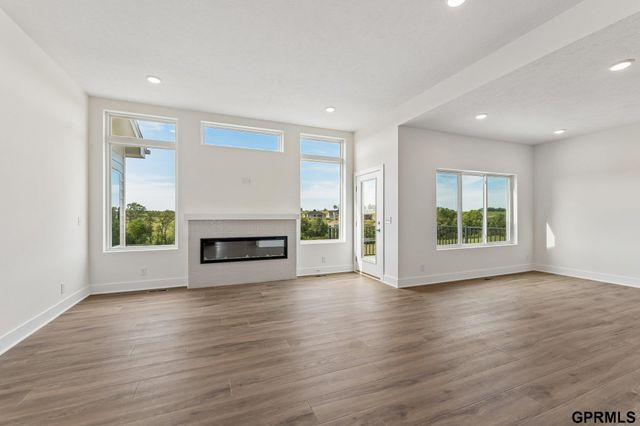 5540 N 213 Avenue, Elkhorn, NE 68022
