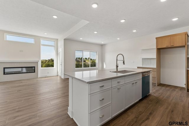 5540 N 213 Avenue, Elkhorn, NE 68022