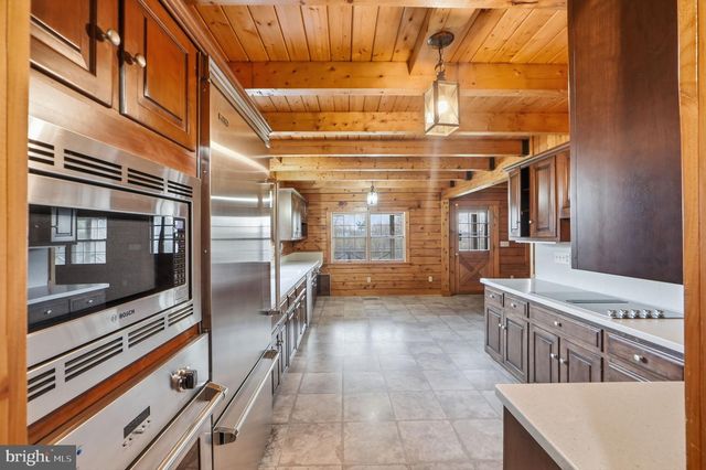 21142 WESTERLY RD, Poolesville, MD 20837