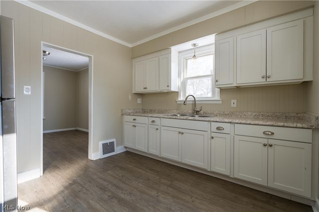 1010 Washington Avenue, Louisville, OH 44641