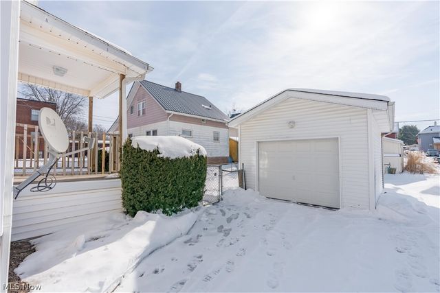 1010 Washington Avenue, Louisville, OH 44641