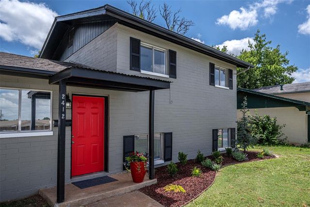 2412 Piccadilly Circle, Moore, OK 73160