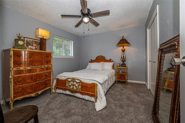 2412 Piccadilly Circle, Moore, OK 73160