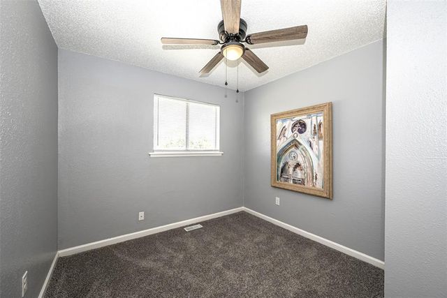 2412 Piccadilly Circle, Moore, OK 73160