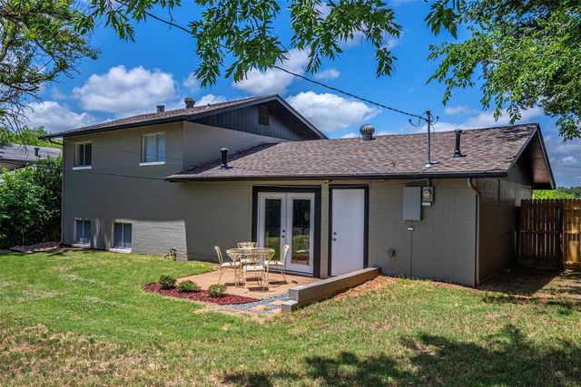 2412 Piccadilly Circle, Moore, OK 73160