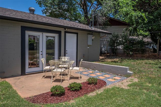 2412 Piccadilly Circle, Moore, OK 73160