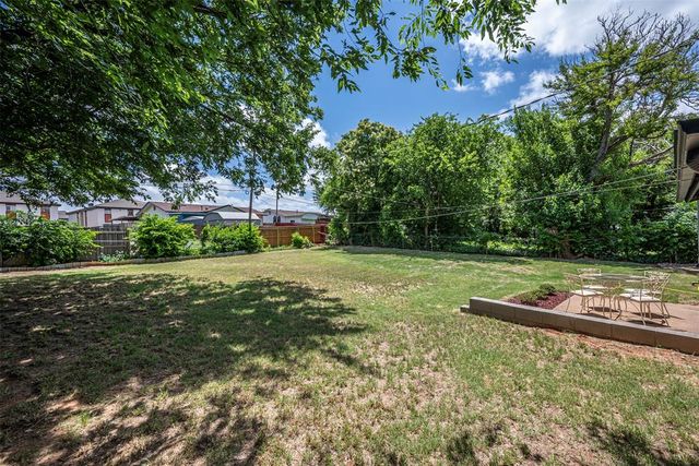 2412 Piccadilly Circle, Moore, OK 73160