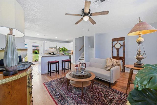 2412 Piccadilly Circle, Moore, OK 73160