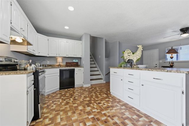 2412 Piccadilly Circle, Moore, OK 73160
