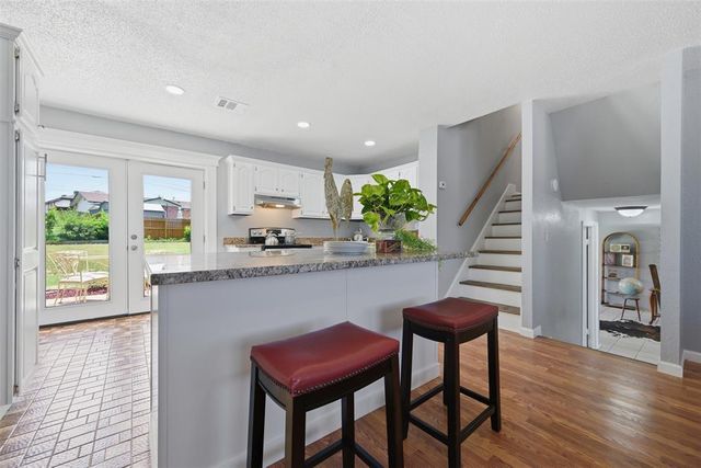 2412 Piccadilly Circle, Moore, OK 73160