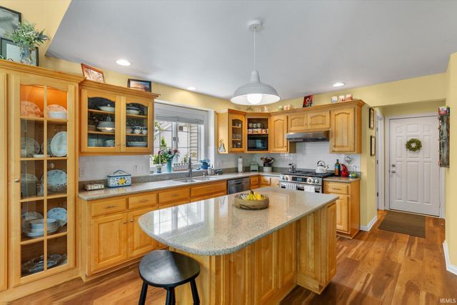 10034 White Cedar Road, Fort Wayne, IN 46804