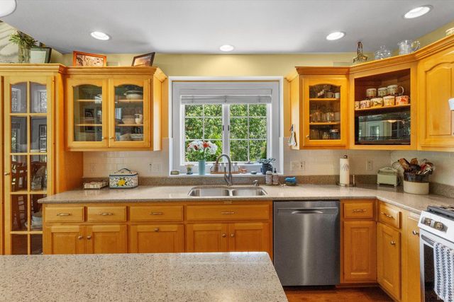 10034 White Cedar Road, Fort Wayne, IN 46804