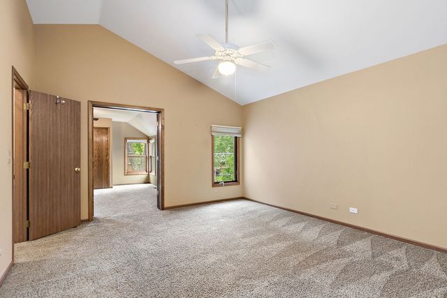 422 Old Country Way, Wauconda, IL 60084