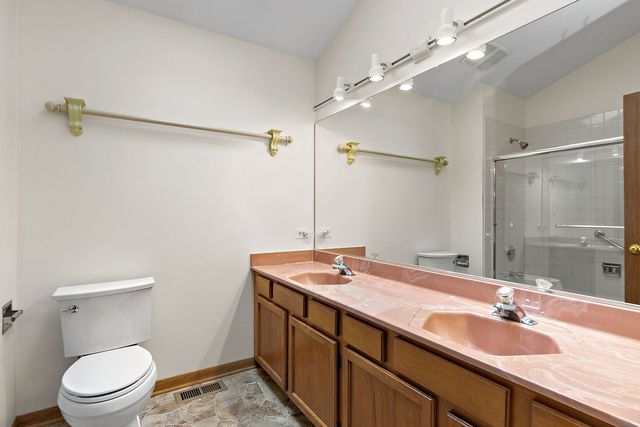 422 Old Country Way, Wauconda, IL 60084