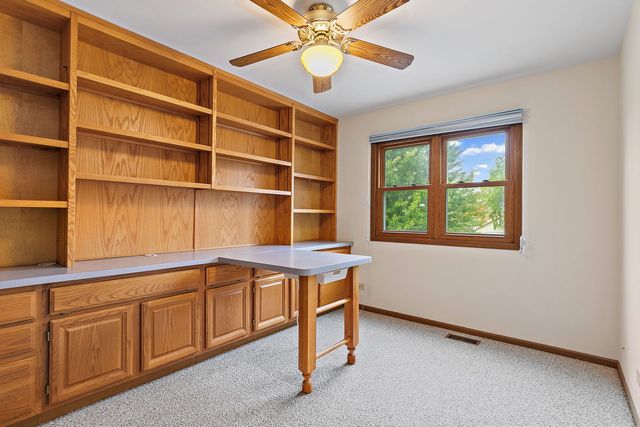 422 Old Country Way, Wauconda, IL 60084