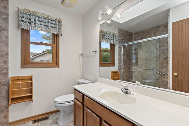 422 Old Country Way, Wauconda, IL 60084