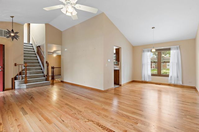 422 Old Country Way, Wauconda, IL 60084