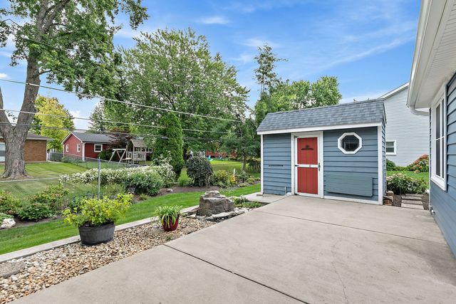 422 Old Country Way, Wauconda, IL 60084