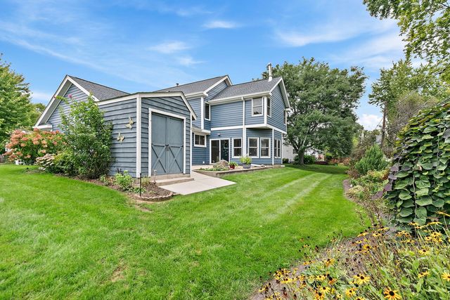 422 Old Country Way, Wauconda, IL 60084