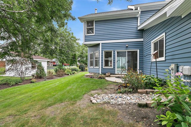 422 Old Country Way, Wauconda, IL 60084