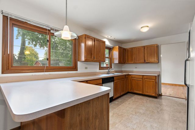 422 Old Country Way, Wauconda, IL 60084