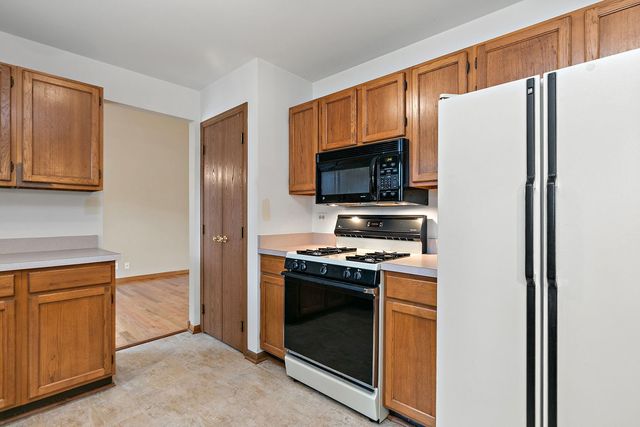 422 Old Country Way, Wauconda, IL 60084