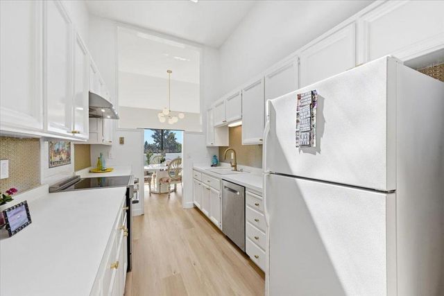 686 Portofino Lane, Foster City, CA 94404