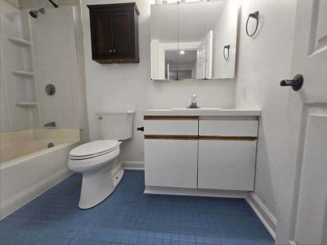 165 Cottage St 706, Chelsea, MA 02150