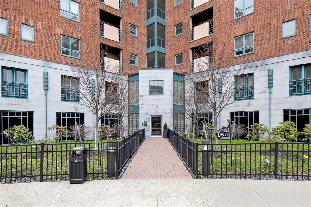 165 Cottage St 706, Chelsea, MA 02150