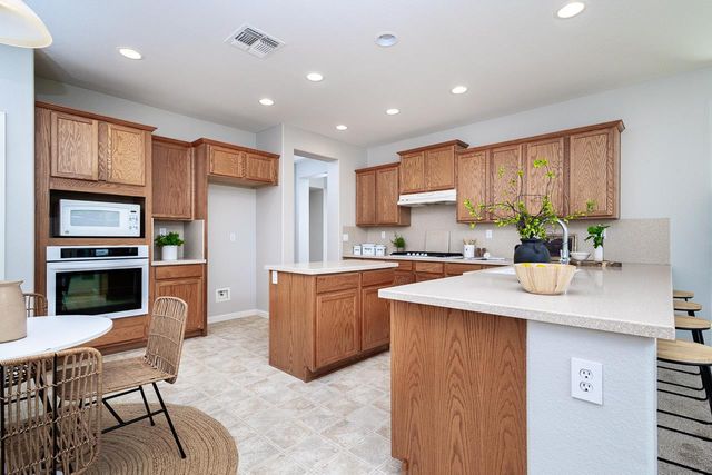 1165 Southwick Ln, Lincoln, CA 95648