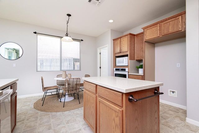 1165 Southwick Ln, Lincoln, CA 95648