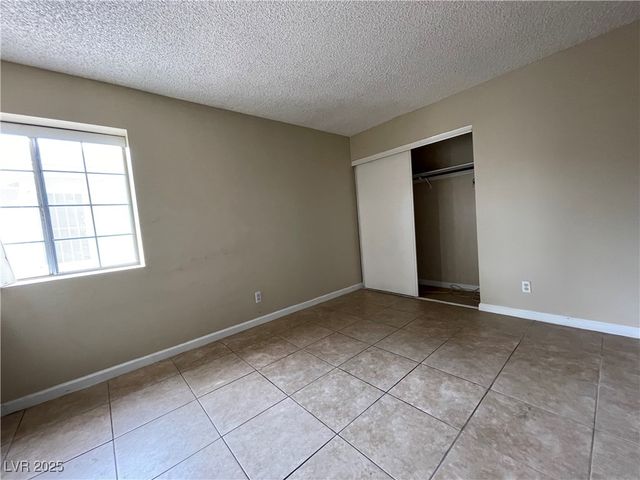 2807 Beaconfalls Way, Las Vegas, NV 89142