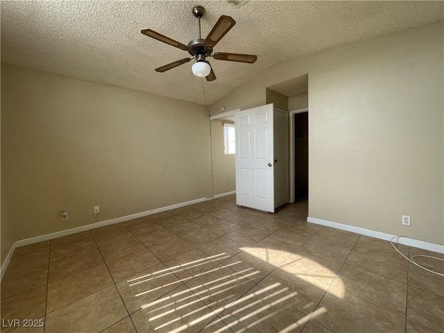 2807 Beaconfalls Way, Las Vegas, NV 89142
