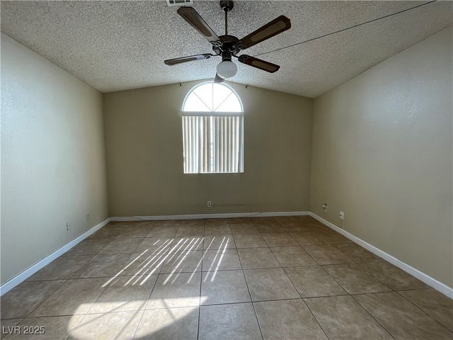 2807 Beaconfalls Way, Las Vegas, NV 89142