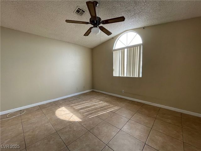 2807 Beaconfalls Way, Las Vegas, NV 89142