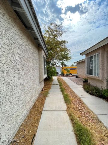 2807 Beaconfalls Way, Las Vegas, NV 89142