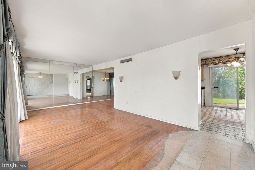 2613 PETTIT RD, PENNSAUKEN TWP, NJ 08109 — photo 4