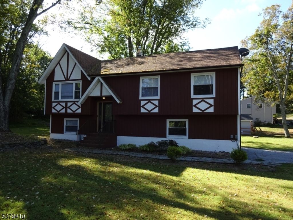 207 Stickles Pond Rd, Andover Twp., NJ 07860