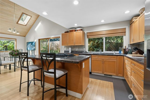 11750 73rd Place NE, Kirkland, WA 98034