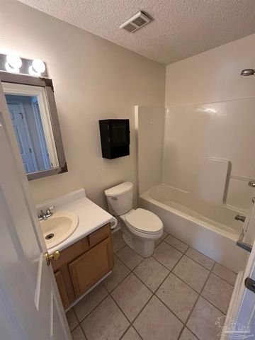 1348 Redwood Ln, Gulf Breeze, FL 32563