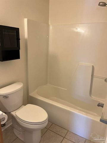 1348 Redwood Ln, Gulf Breeze, FL 32563