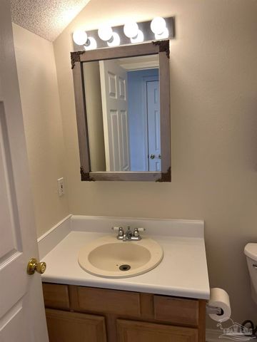 1348 Redwood Ln, Gulf Breeze, FL 32563