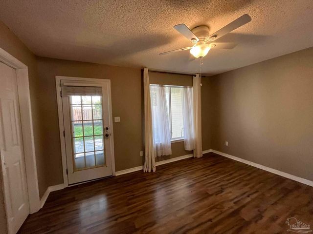 1348 Redwood Ln, Gulf Breeze, FL 32563