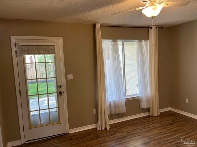 1348 Redwood Ln, Gulf Breeze, FL 32563