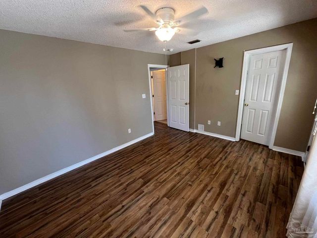 1348 Redwood Ln, Gulf Breeze, FL 32563